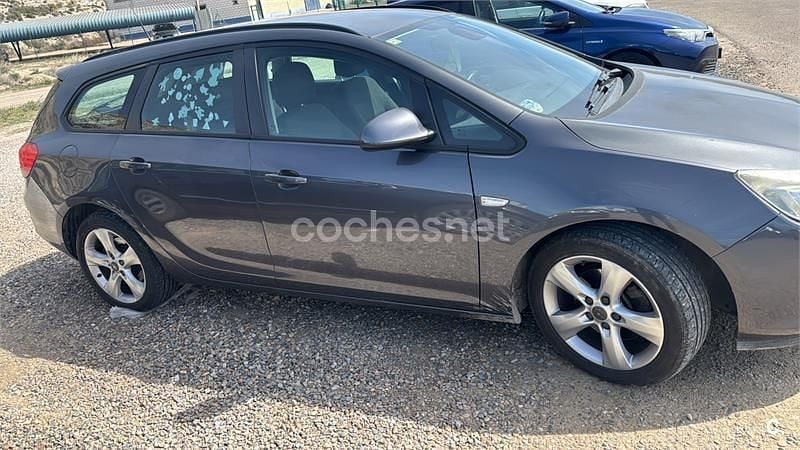 Usado Opel Astra Sportive 110 CV (80 kW) 2011 Gris / plata Familiar