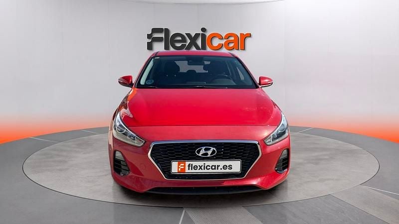 Käytetty Hyundai i30 120 HP (88 kW) 2018 Punainen Sedan