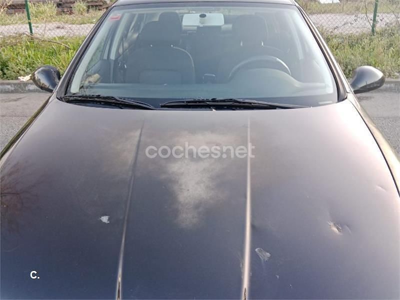 Usado Seat Leon Sport 110 CV (80 kW) 2005 Negro Utilitario