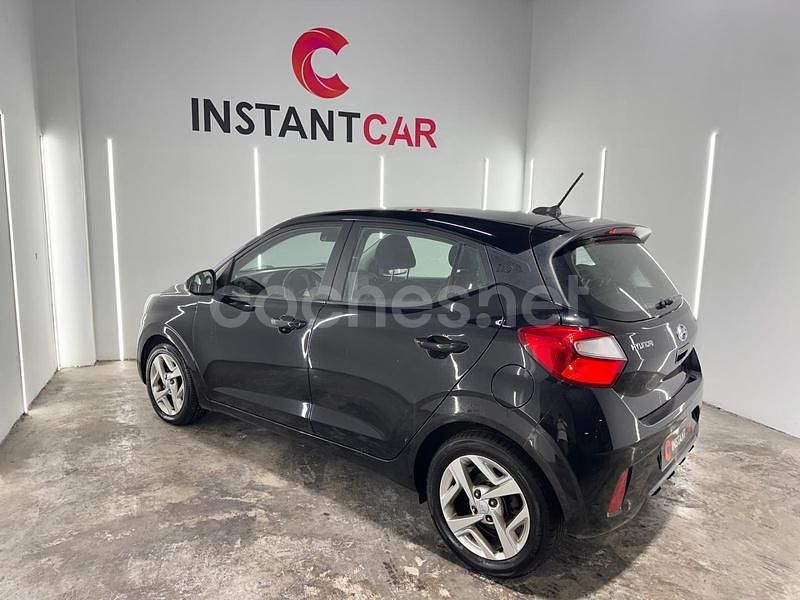 Usado Hyundai i10 67 CV (49 kW) 2021 Negro Utilitario