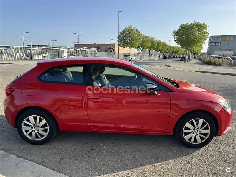 Usado Seat Leon SC Reference 105 CV (77 kW) 2014 Rojo Utilitario