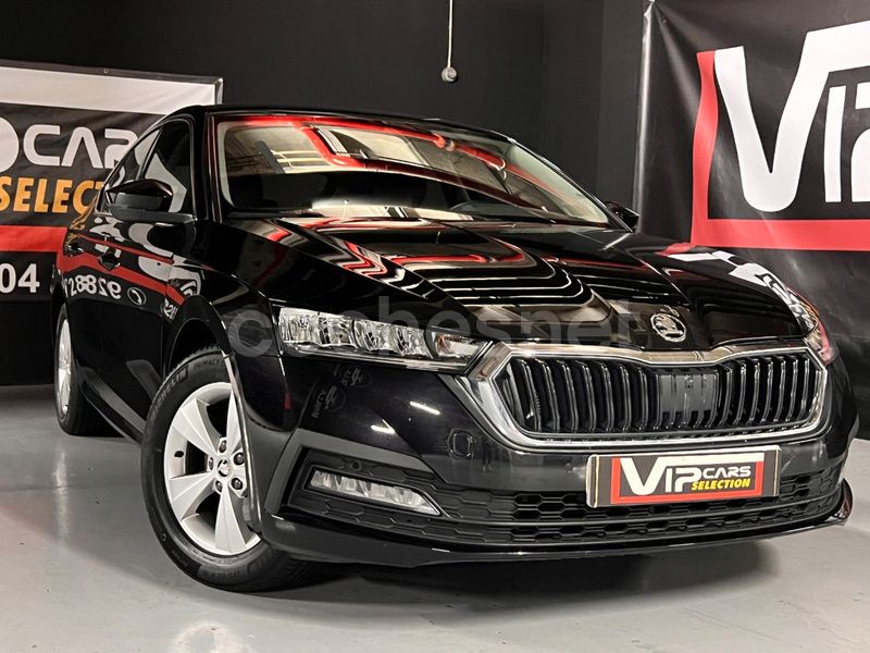 Negro Usado 2021 Skoda Octavia Ambition Berlina | 17.990 € (Buen precio) - Imagen 1/4