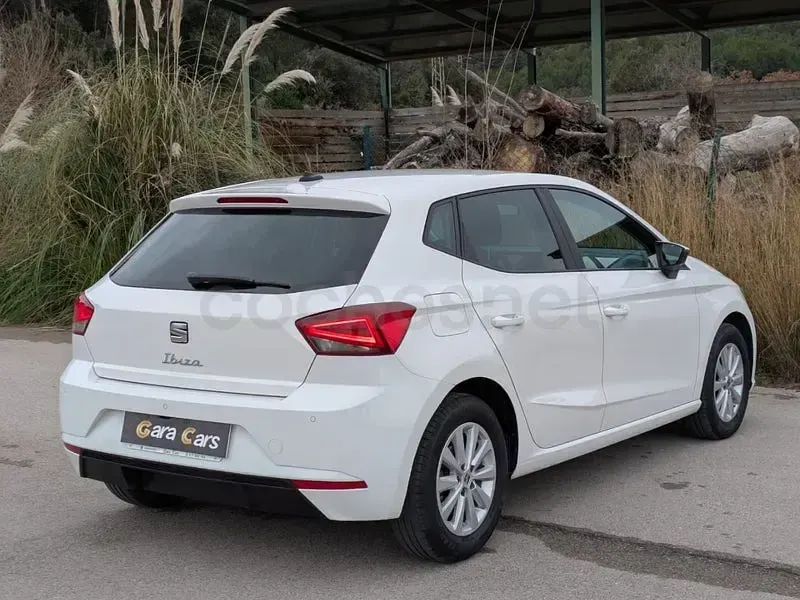 Usado Seat Ibiza Style Plus 110 CV (80 kW) 2022 Blanco Utilitario