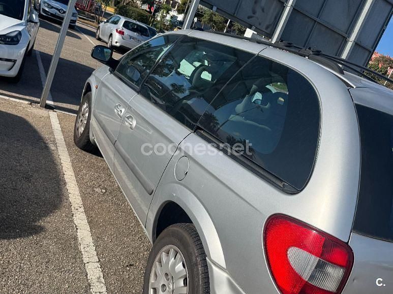Gris / plata Usado 2007 Chrysler Voyager Monovolumen | 7350 € (Precio justo) - Imagen 1/4