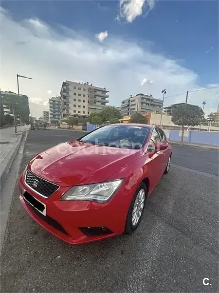 Usado Seat Leon ST Style 122 CV (89 kW) 2013 Rojo Familiar