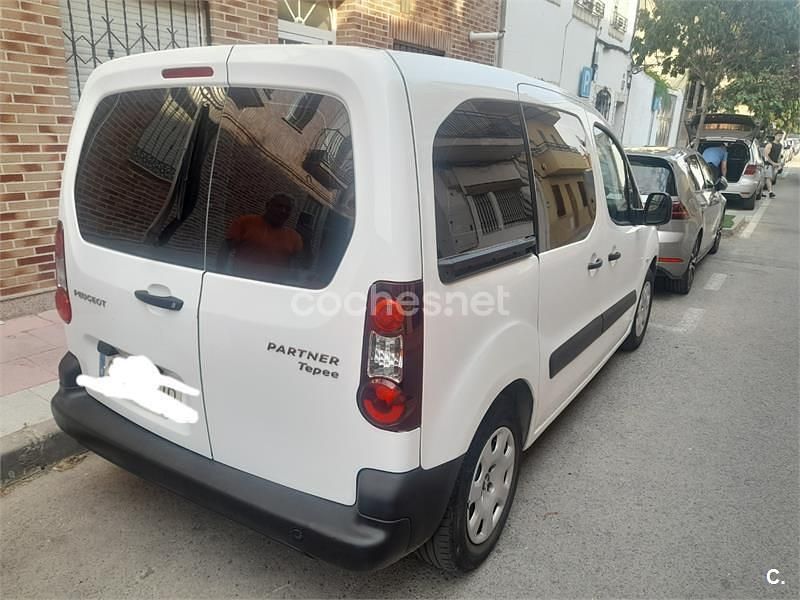 Usado Peugeot Partner Tepee Access 100 CV (73 kW) 2015 Blanco Monovolumen