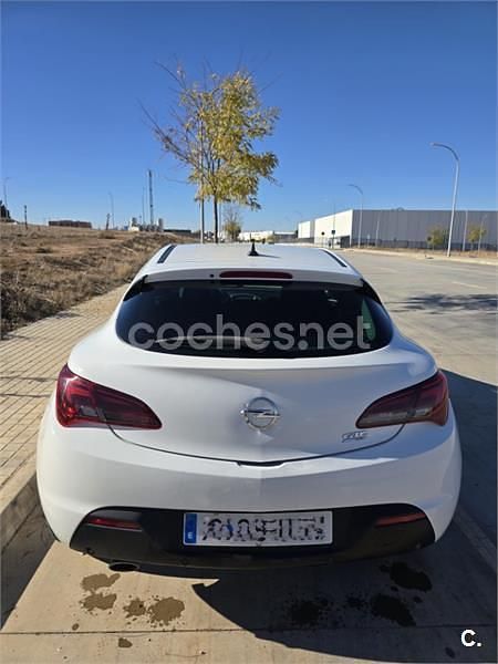Usado Opel Astra GTC Sportive 165 CV (121 kW) 2012 Blanco Berlina