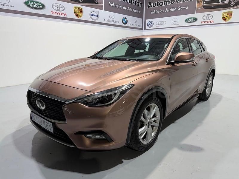 Usado Infiniti Q30 Premium 156 CV (114 kW) 2018 Gris / plata Berlina