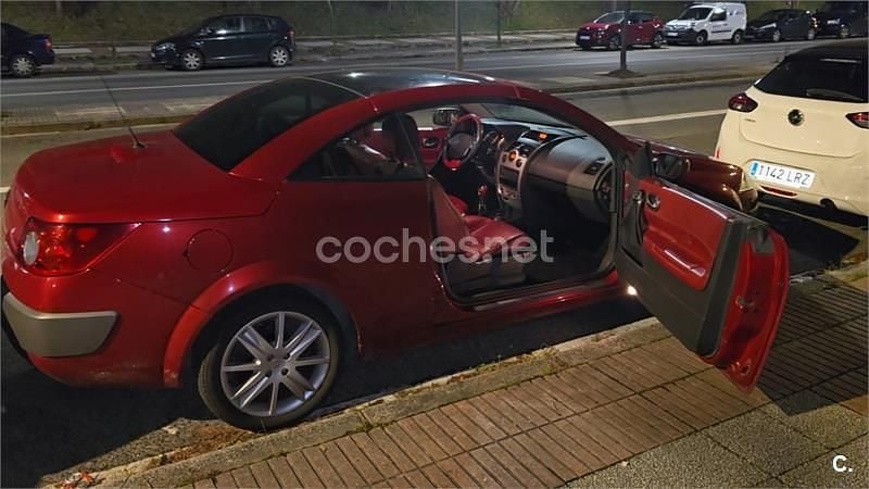 Usado Renault Mégane Cabriolet Dynamique 120 CV (88 kW) 2005 Granate Descapotable