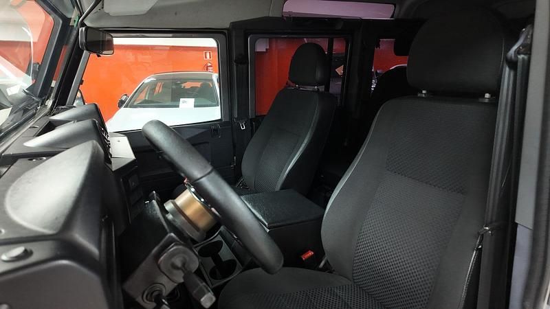 Gris Usado 2012 Land Rover Defender Familiar | 34.990 € (Un poco caro) - Imagen 1/4