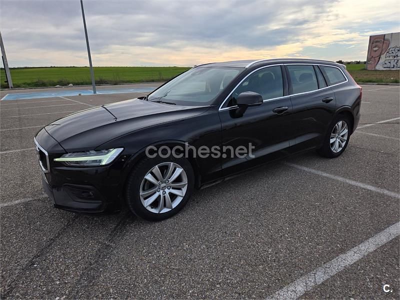 Usado Volvo V60 Momentum 150 HP (110 kW) 2020 Preto Carrinha