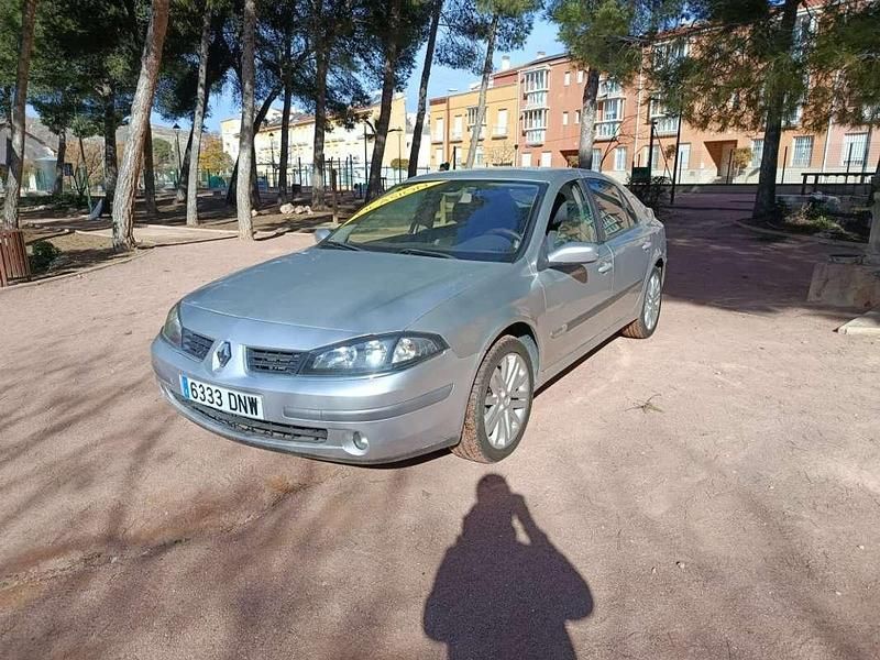Usado Renault Laguna II Dynamique 120 CV (88 kW) 2005 Gris Berlina