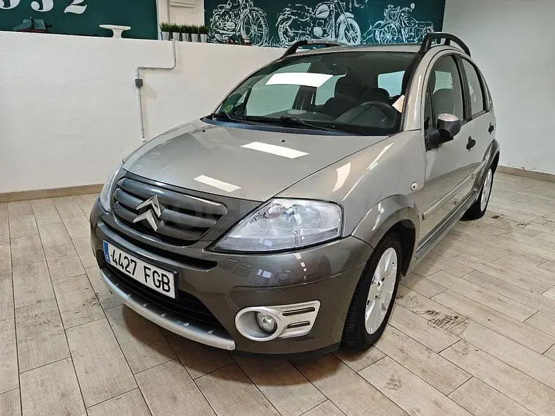 Usado Citroën C3 XTR 70 CV (51 kW) 2006 Beige Berlina