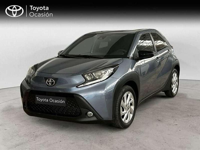 Gris Usado 2024 Toyota Aygo Play Utilitario | 15.550 € (Precio justo) - Imagen 1/4