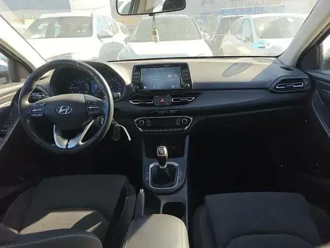 Begagnad Hyundai i30 120 HK (88 kW) 2022 Vit Sedan