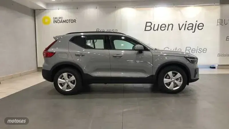 Nuevo Volvo XC40 2026 Gris SUV