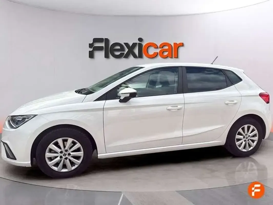 Usado Seat Ibiza Style Plus 116 CV (85 kW) 2022 Blanco Utilitario