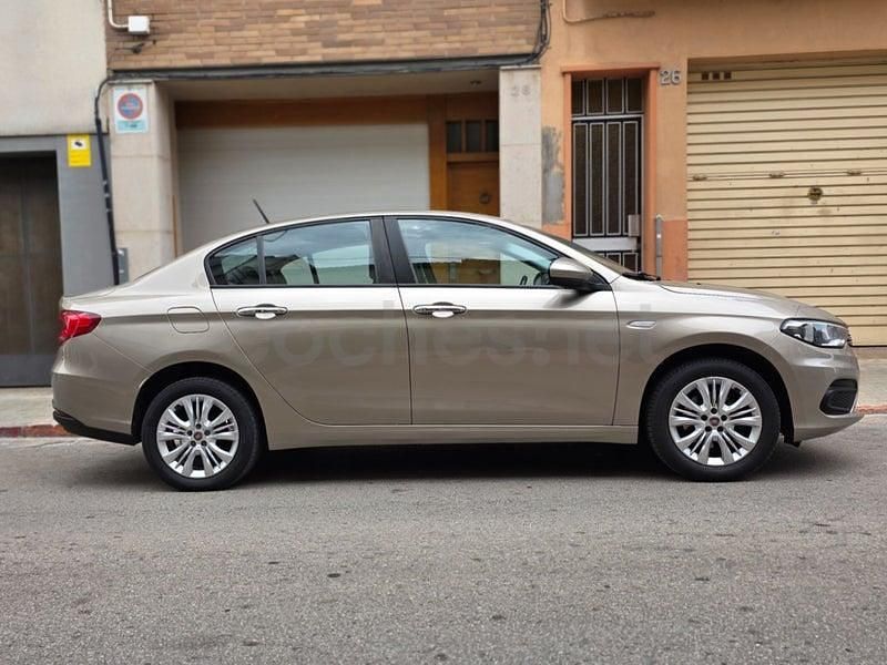 Usado Fiat Tipo Easy 95 CV (69 kW) 2018 Beige Berlina