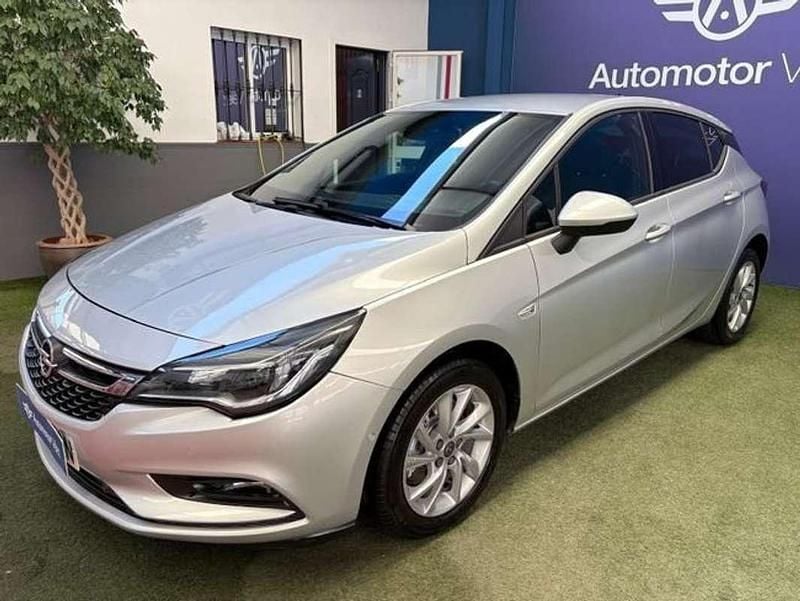 Usado Opel Astra Dynamic 136 CV (100 kW) 2019 Plateado Berlina