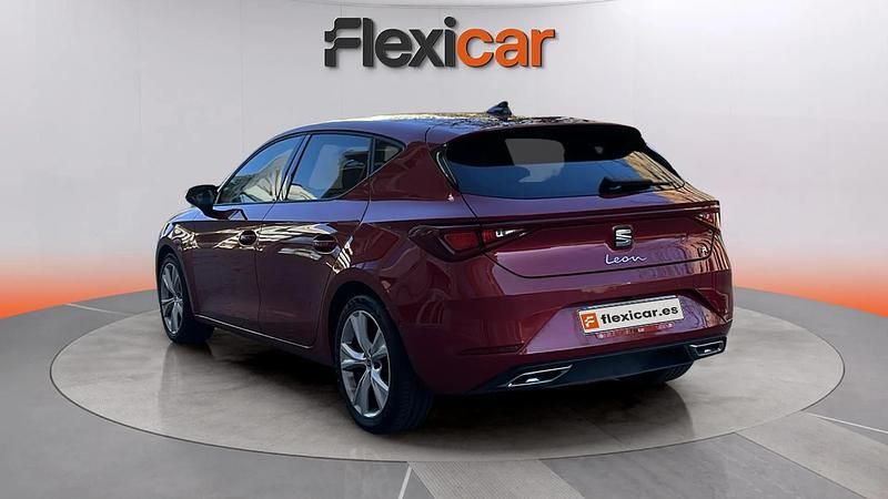 Usado Seat Leon FR 150 CV (110 kW) 2022 Rojo Familiar