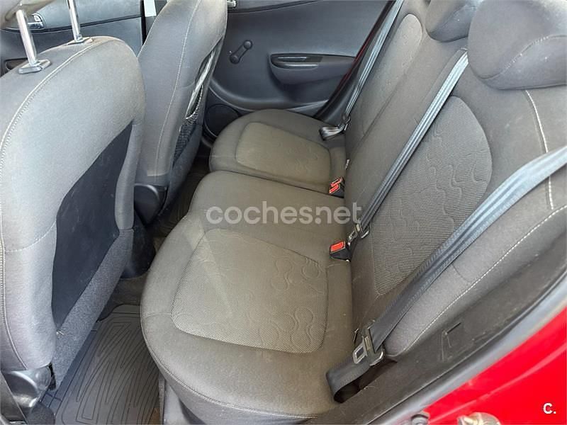 Rojo Usado 2011 Hyundai i20 Comfort Berlina | 4900 € (Precio justo) - Imagen 1/4
