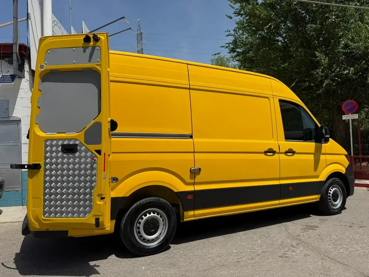 Usado VW Crafter 140 CV (102 kW) 2023 Amarillo Van