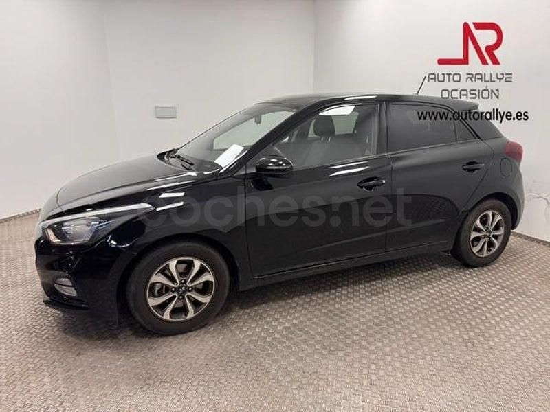 Usado Hyundai i20 100 CV (73 kW) 2020 Negro Berlina