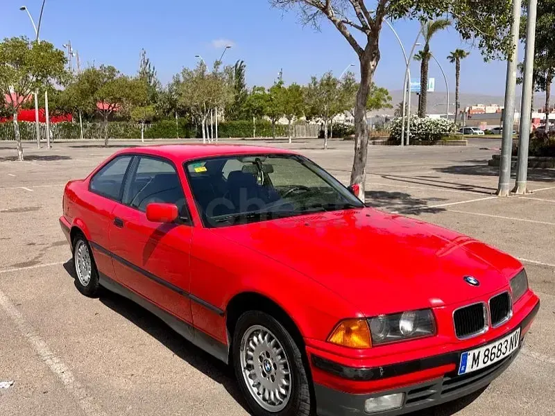 Usado BMW 318 140 CV (102 kW) 1992 Rojo Coupe