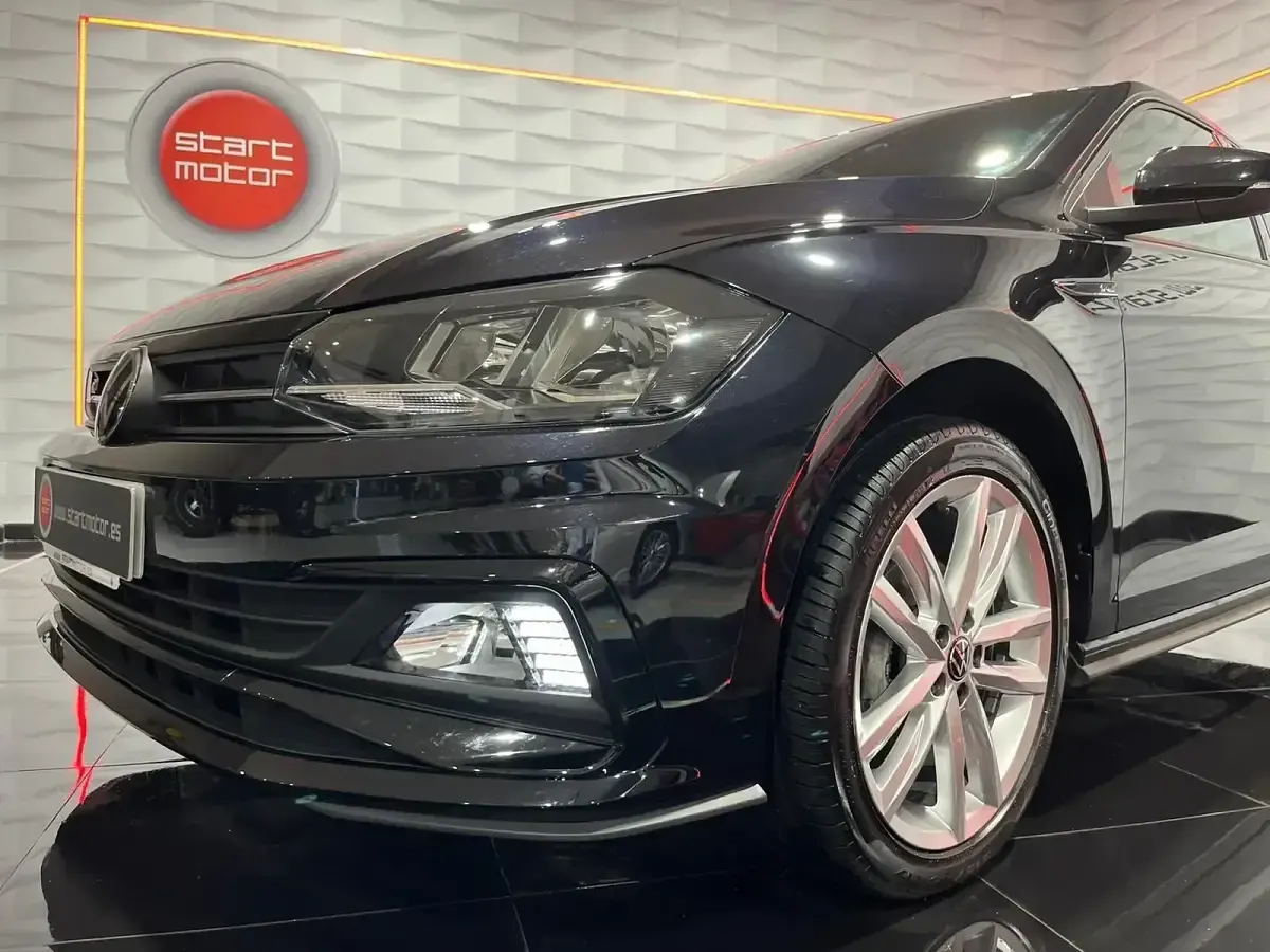 Usado VW Polo R-line 95 CV (69 kW) 2020 Negro Utilitario