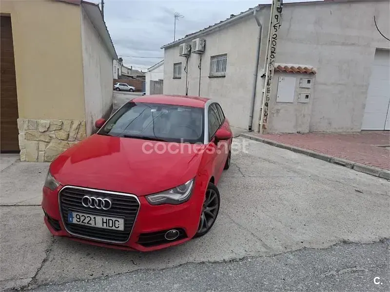 Usado Audi A1 Attraction 105 CV (77 kW) 2011 Rojo Utilitario
