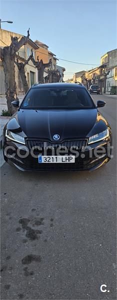 Usado Skoda Superb SportLine 190 CV (139 kW) 2020 Negro Familiar