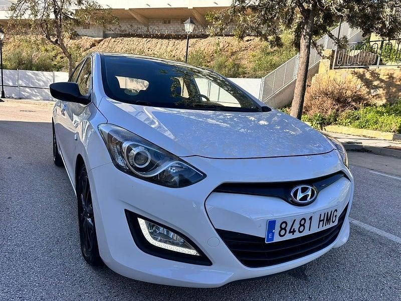 Usado Hyundai i30 90 CV (66 kW) 2012 Blanco Berlina