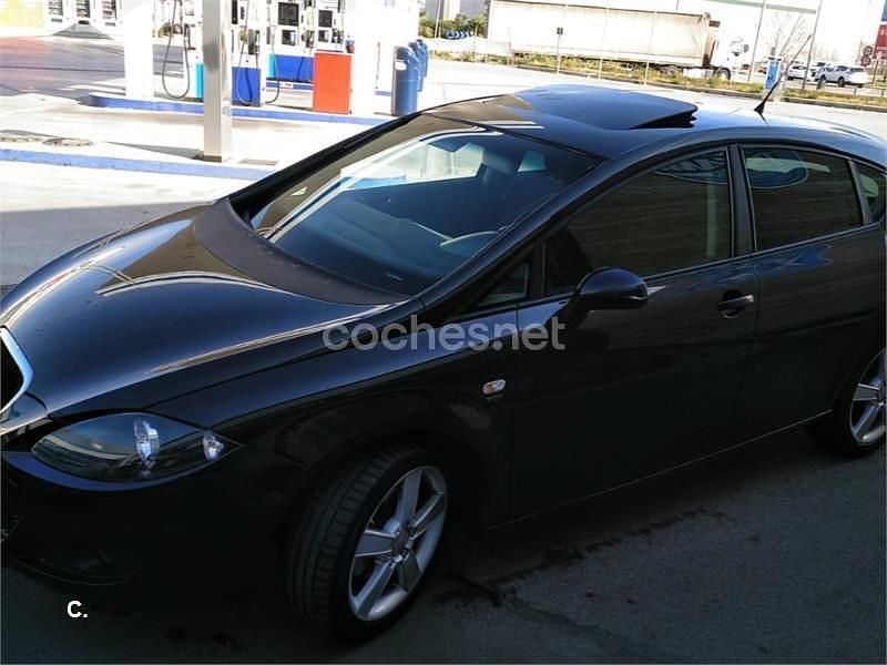 Usado Seat Leon Sport 140 CV (102 kW) 2006 Negro Berlina
