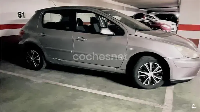 Usado Peugeot 307 90 CV (66 kW) 2005 Gris / plata Berlina