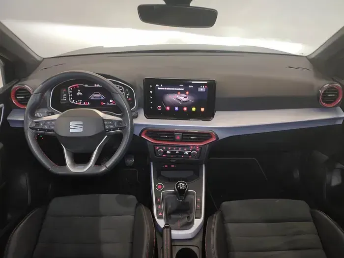 Usado Seat Arona FR 115 CV (84 kW) 2024 Gris SUV