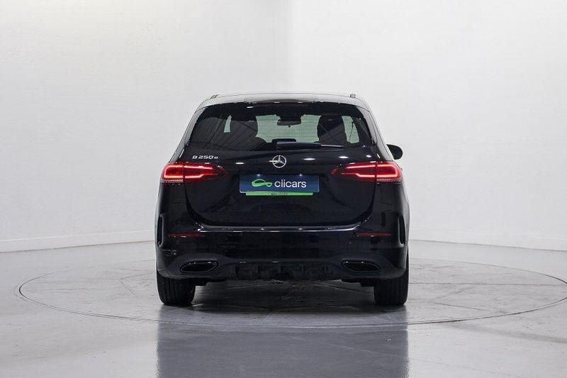 Usado Mercedes B250e 218 CV (160 kW) 2022 Negro Monovolumen
