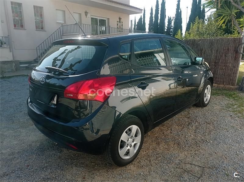 Usado Kia Venga 90 CV (66 kW) 2010 Negro Utilitario