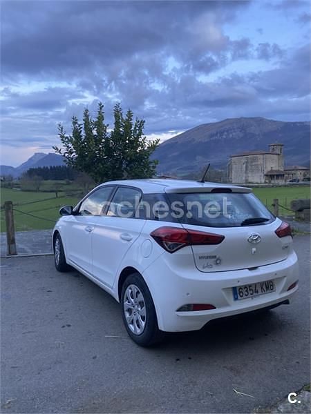 Usado Hyundai i20 84 CV (61 kW) 2018 Blanco Berlina
