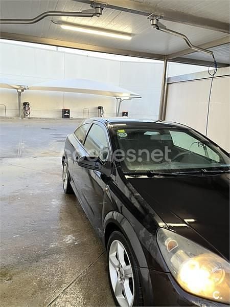 Usado Opel Astra GTC Sport 100 CV (73 kW) 2005 Negro Berlina