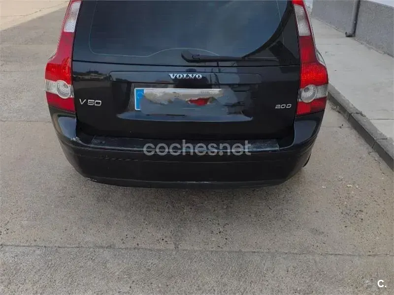 Usado Volvo V50 Summum 136 CV (100 kW) 2004 Negro Familiar