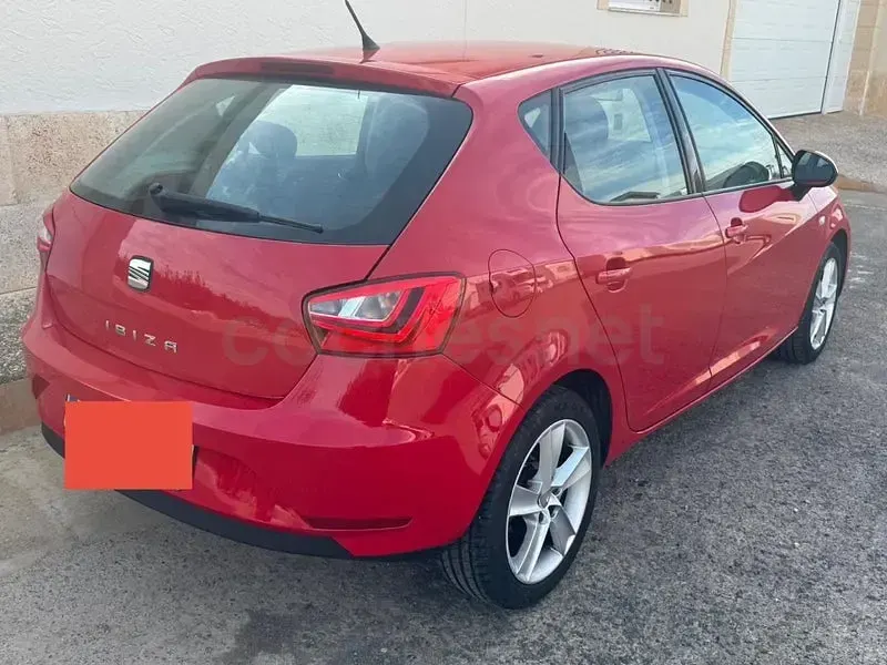 Usado Seat Ibiza Style 105 CV (77 kW) 2013 Rojo Berlina