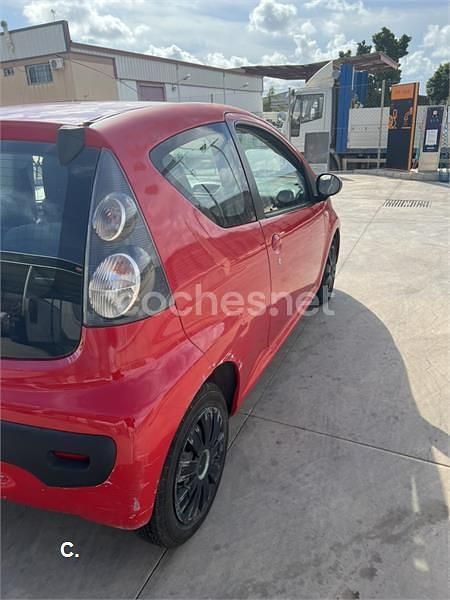Usado Citroën C1 68 CV (50 kW) 2007 Rojo Utilitario