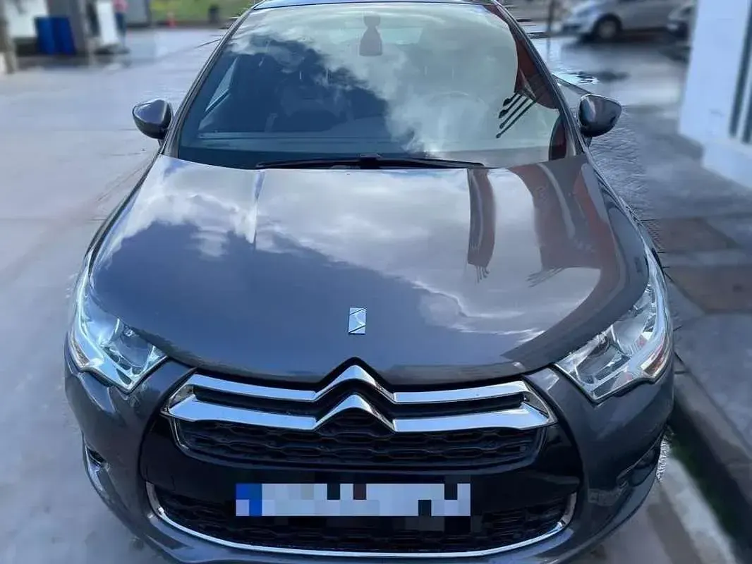 Usado DS Automobiles DS4 Style 120 CV (88 kW) 2015 Gris Utilitario