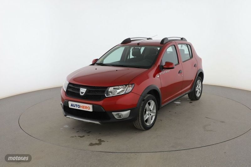 Rojo Usado 2013 Dacia Sandero Stepway Utilitario | 8999 € - Imagen 1/3