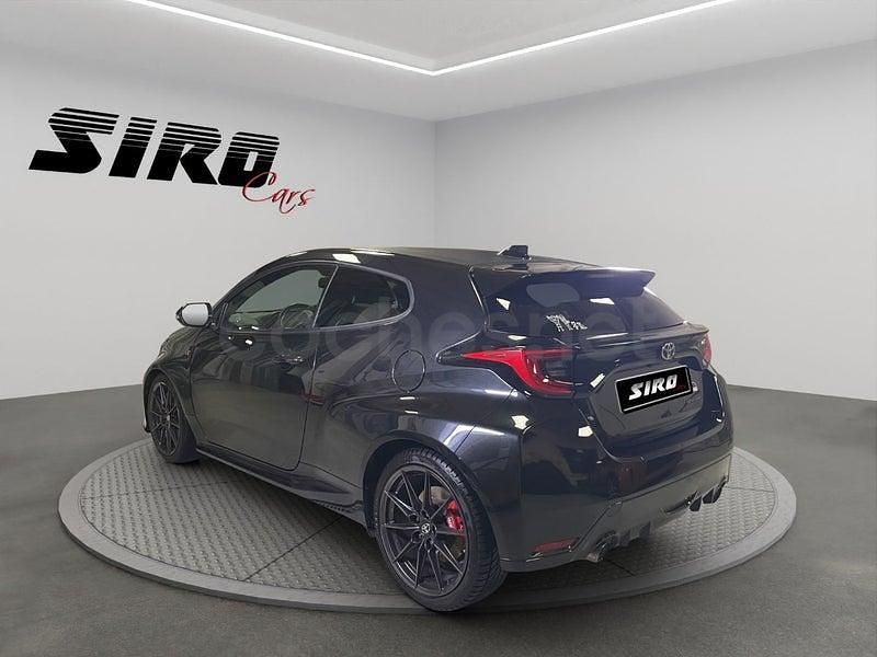 Usado Toyota Yaris 261 CV (191 kW) 2021 Negro Utilitario