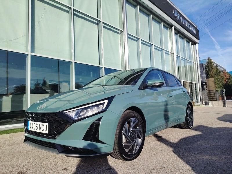 Usado Hyundai i20 100 CV (73 kW) 2025 Verde Utilitario