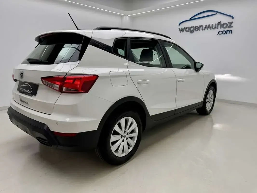 Usado Seat Arona Reference 95 CV (69 kW) 2022 Blanco SUV