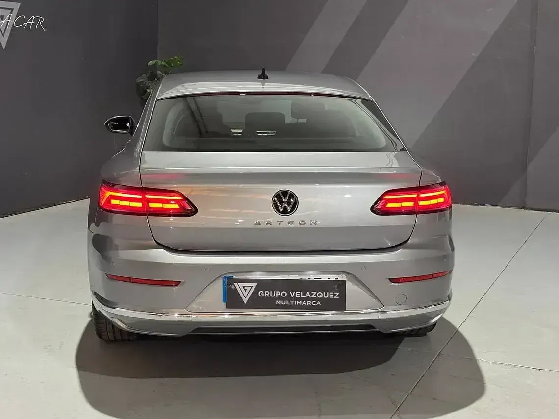 Usado VW Arteon Elegance 150 CV (110 kW) 2022 Gris Berlina