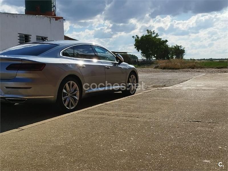 Usado VW Arteon Elegance 190 CV (139 kW) 2018 Gris / plata Utilitario