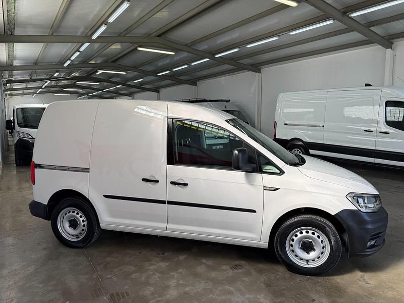 Usado VW Caddy Business 75 CV (55 kW) 2020 Blanco Monovolumen